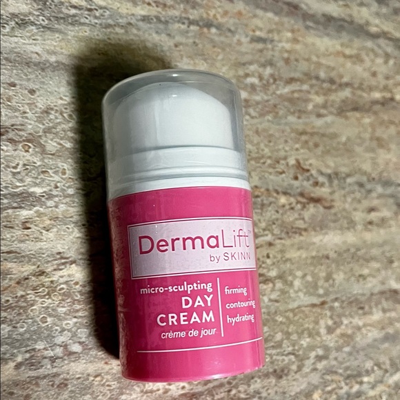 New Dermalift micro- sculpting Day Cream by SKINN - Picture 7 of 16